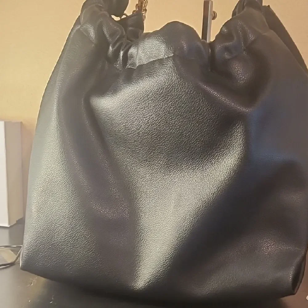Elegant Black Leather Women's Bag